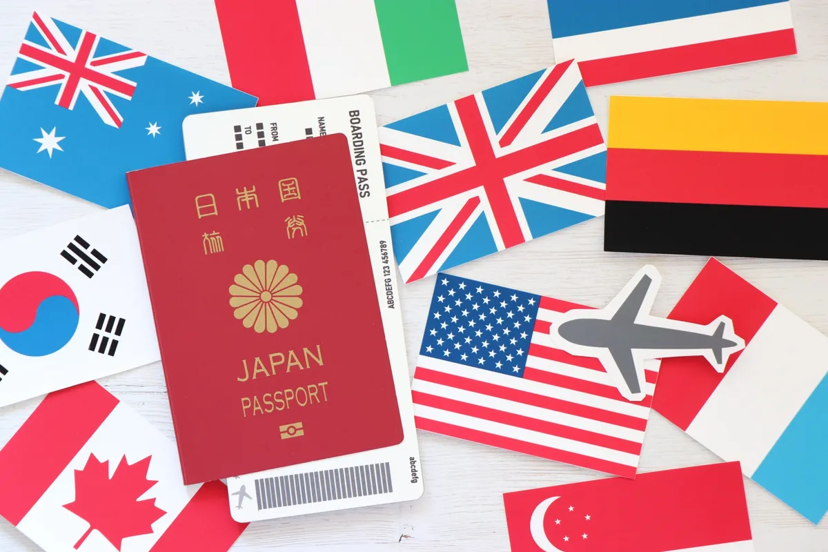 日本パスポートと各国の国旗