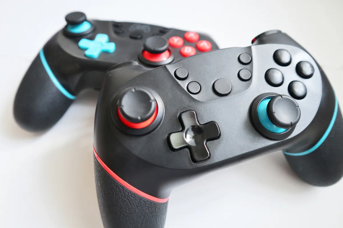 ニンテンドースイッチのプロコン2台