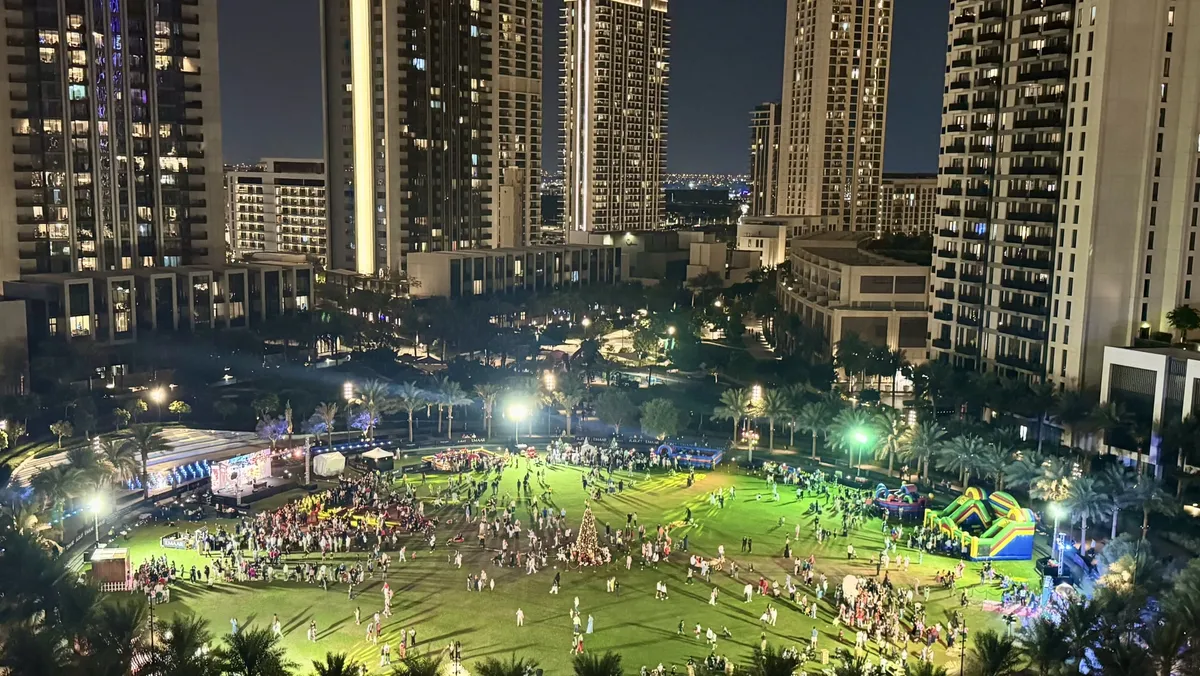 ドバイの夜のアウトドアイベント