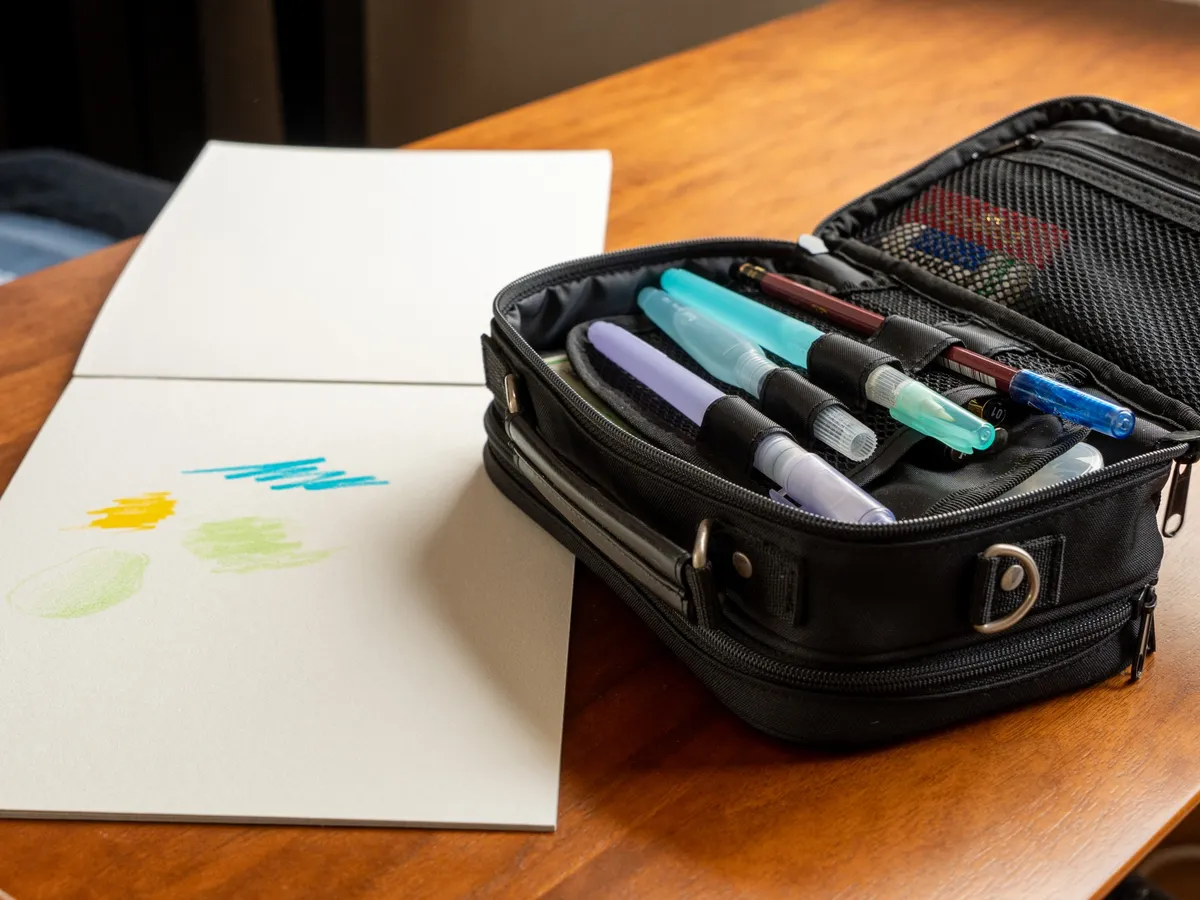 万年筆と絵のスケッチブック