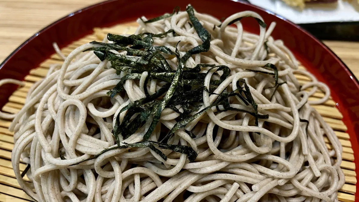 ざるそばと刻み海苔