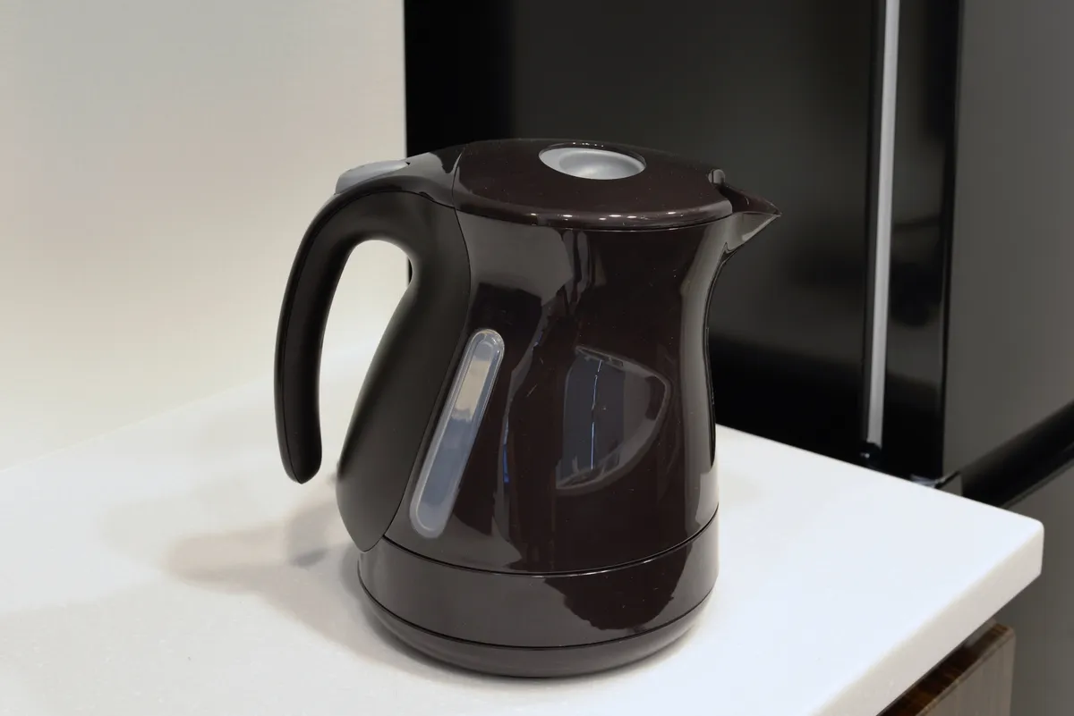 黒い電気ケトル