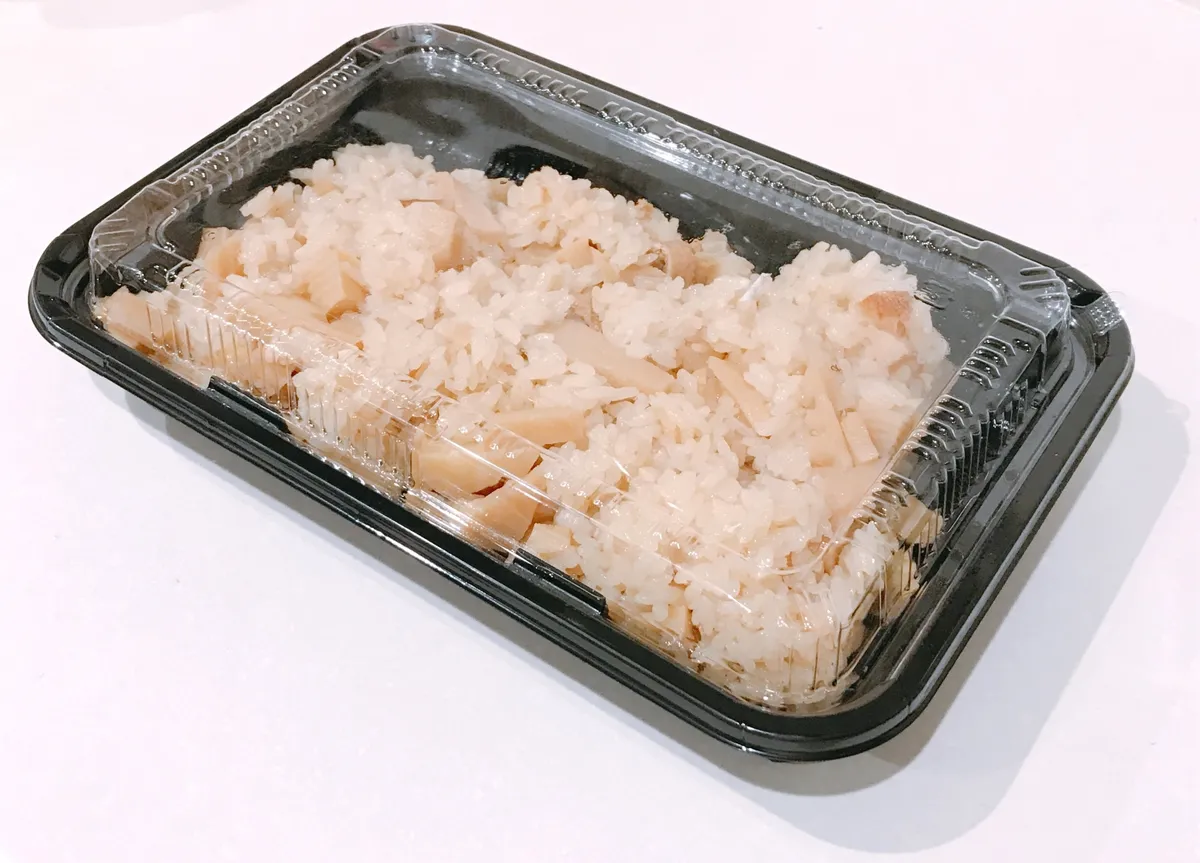 たけのこご飯の容器入り