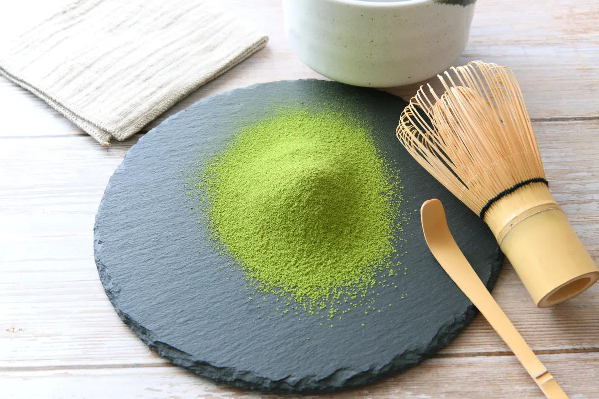 茶筅と茶杓と抹茶パウダー