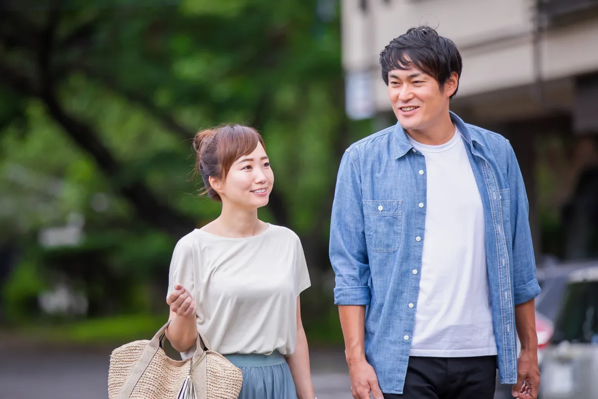 散歩する日本人カップル