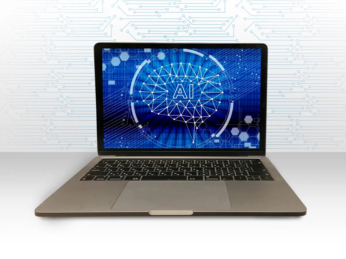 AIブレインを表示するノートPC
